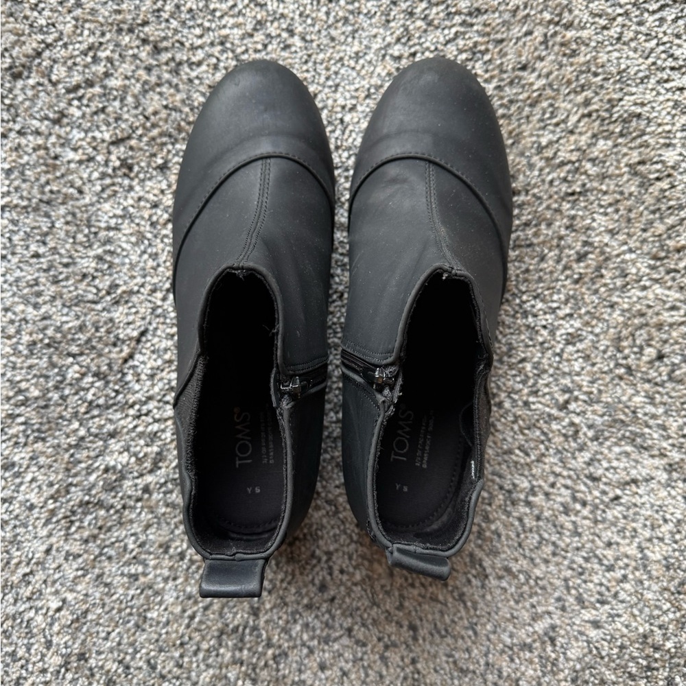 TOMS black wedges